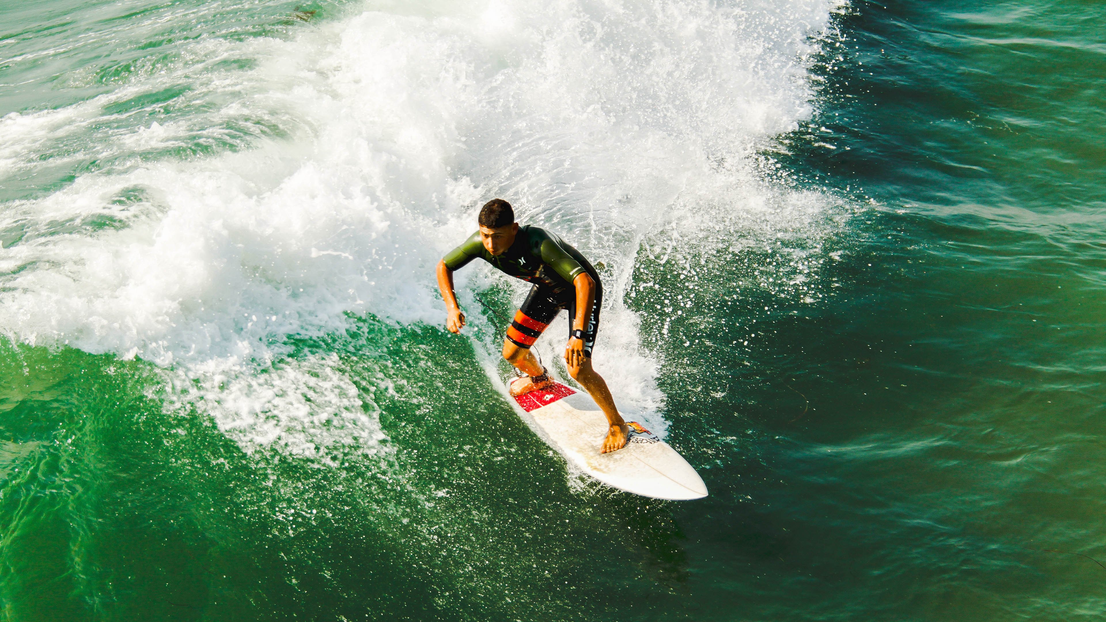 开云平台-米切尔英超封神夜，雄鹿跨洋制霸猛龙，体育全球化下的权力暗涌